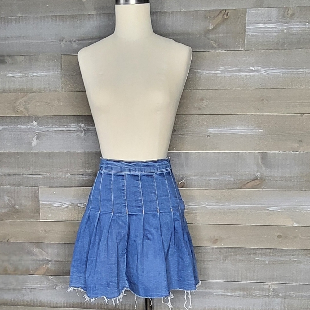 RE generation Celebrity Pink Star Pleated Denim Frayed Raw Edge Mini Ski…